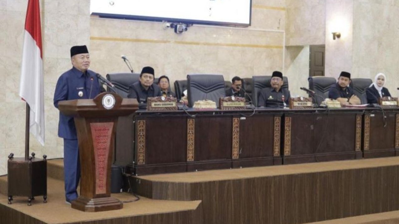 Perekonomian Kalimantan Selatan tumbuh positif sebesar 5,5 persen di tahun 2024, ditandai pula dengan peningkatan IPM dan penurunan angka kemiskinan, serta Tingkat Pengangguran Terbuka (TPT) yang lebih rendah dari rata-rata nasional.