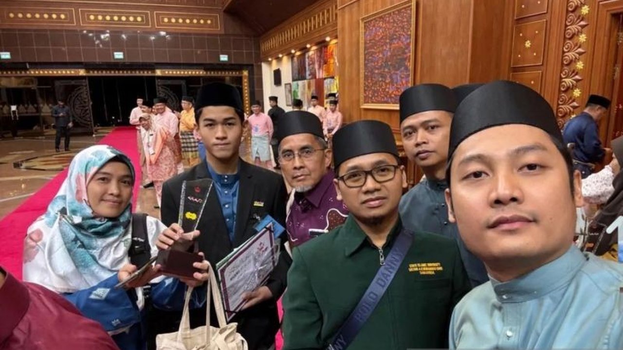 Muhammad Haikal Al Ghifari, remaja 16 tahun asal Kalimantan Timur, berhasil menjuarai MTQ Internasional ke-8 Tingkat Negara MABIMS di Brunei Darussalam untuk kategori hafalan 30 juz dan pemahaman Surah Al-Hujurat.