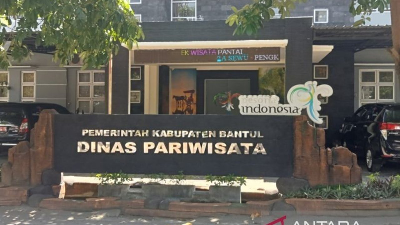 Dinas Pariwisata Bantul berharap libur Lebaran 2025 meningkatkan kunjungan wisatawan, namun memperkirakan penurunan akibat faktor ekonomi dan kebijakan larangan studi tour.