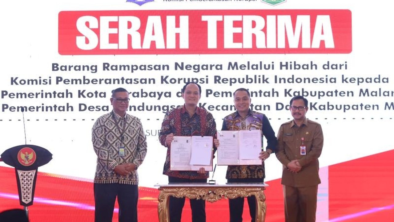 Pemerintah Kota Surabaya menerima hibah aset senilai Rp11,75 miliar berupa tujuh apartemen, satu tanah dan bangunan dari KPK untuk pemberdayaan ekonomi warga miskin.