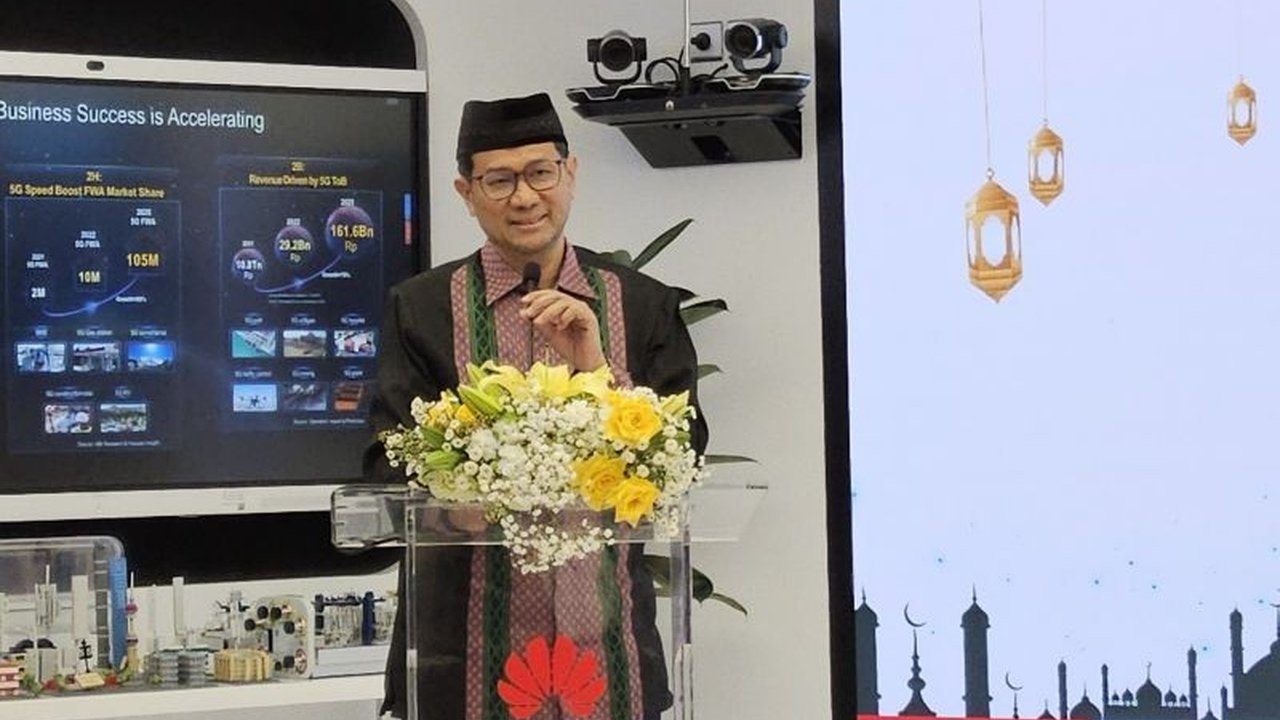 Staf Ahli Menkominfo mengajak insan pesantren meneladani sifat Rasulullah untuk melawan konten negatif di dunia digital dan memanfaatkan teknologi secara produktif.