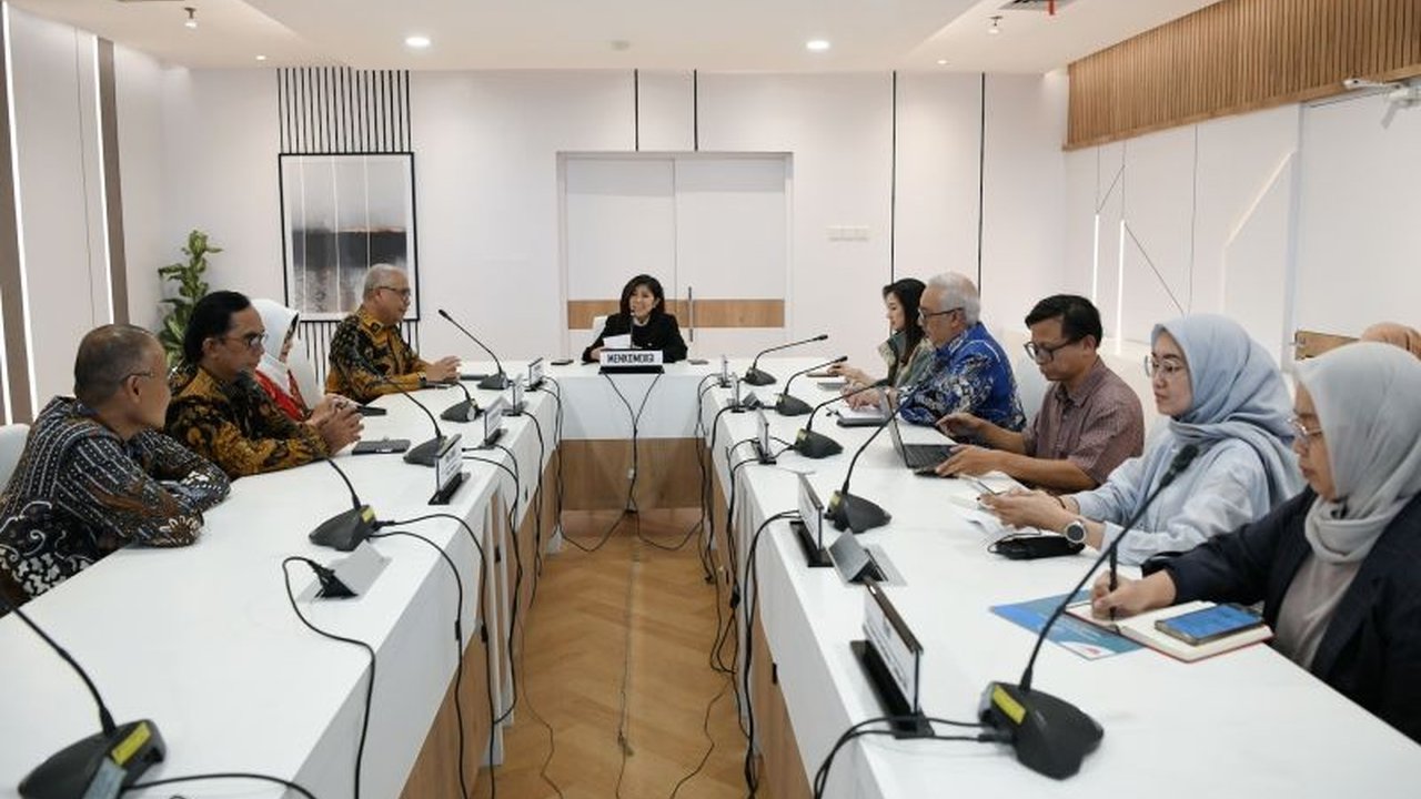 Kementerian Komunikasi dan Informatika (Kominfo) bersama Lembaga Kantor Berita Nasional Antara (Antara) berkolaborasi untuk mengoptimalkan penyebaran informasi program pemerintah, memanfaatkan berbagai media termasuk media luar ruang.