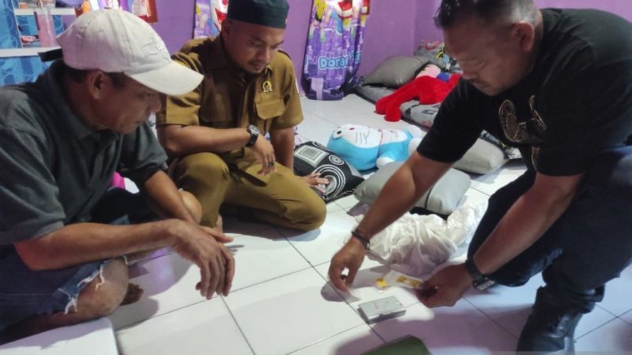 Polres Sumbawa Barat mengamankan 38,22 gram sabu dan menangkap empat terduga pengedar narkoba dalam razia gabungan TNI-Polri-BNN di Desa Tepas, Kecamatan Brang Rea.