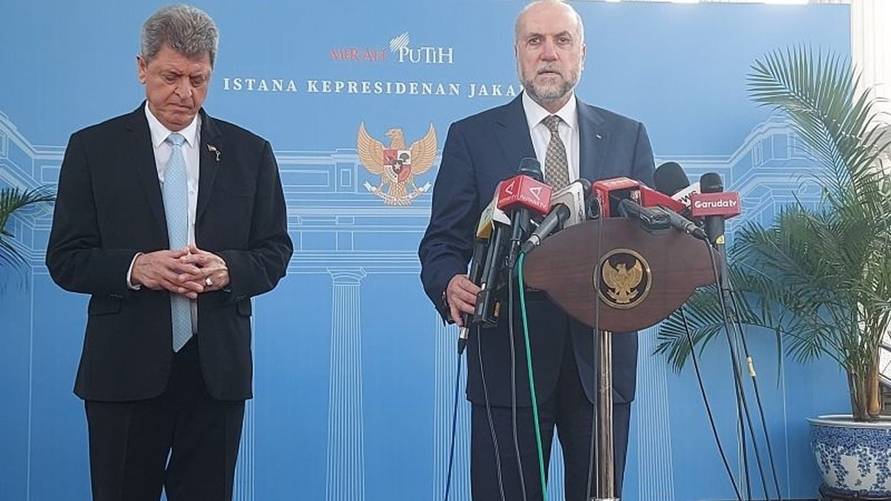 Duta Besar Palestina, Mahmoud Al-Habbash, menyampaikan pesan khusus Presiden Palestina Mahmoud Abbas kepada Presiden Prabowo Subianto, menekankan hubungan kuat Indonesia-Palestina dan dampak agresi Israel.