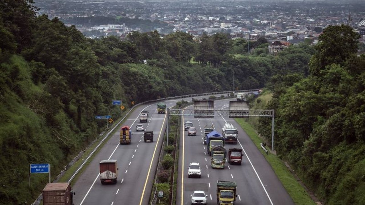 Dishub Sulsel memprediksi jalur utara Makassar-Parepare akan menjadi titik kemacetan terparah saat mudik Lebaran 2025, dengan Jalan Perintis Kemerdekaan dan simpang lima Bandara Sultan Hasanuddin sebagai titik kritis.