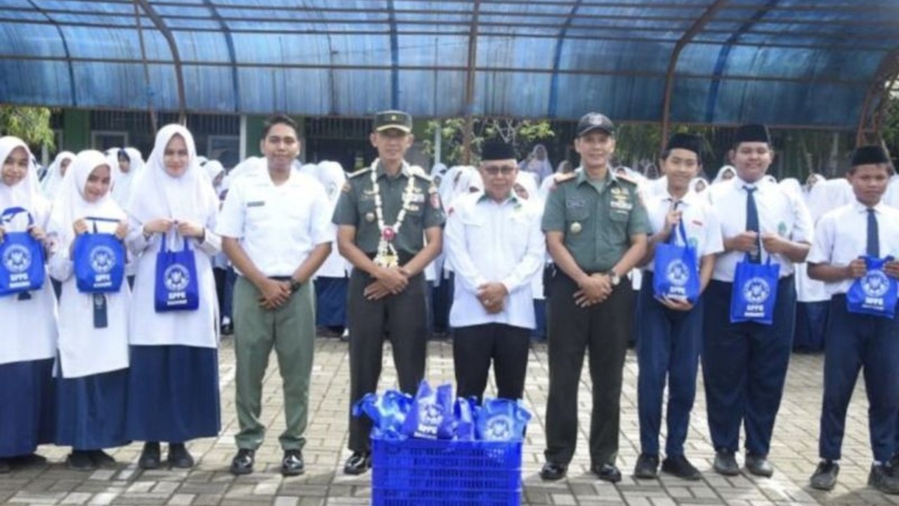 Kodim HST Salurkan Paket Makan Bergizi Gratis untuk 979 Siswa MTsN 2