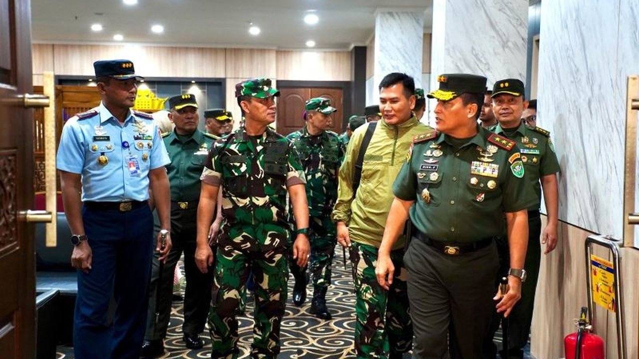 Panglima Komando Gabungan Wilayah Pertahanan I meninjau kesiapan operasional TNI di Aceh untuk memperkuat sinergi, koordinasi, dan kesiapan menghadapi dinamika keamanan nasional.