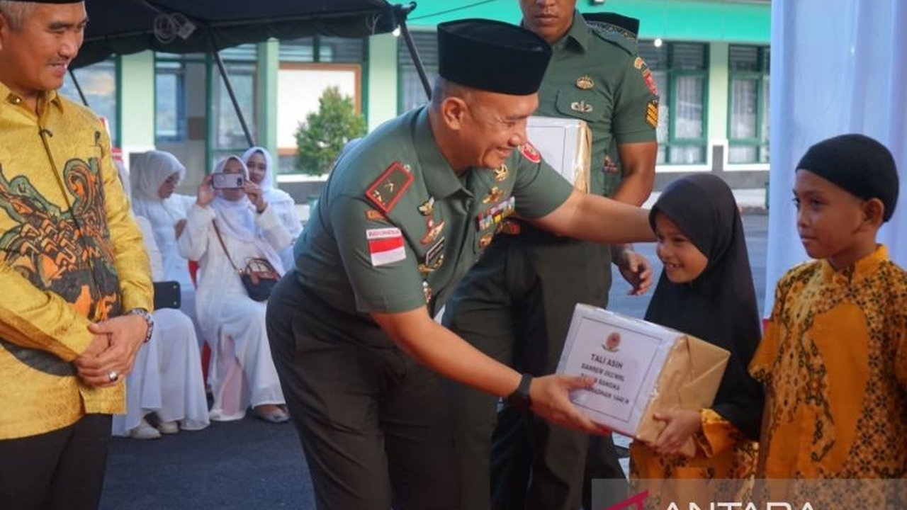Brigjen TNI Adek Chandra Kurniawan, Danrem 092/Maharajalila, melaksanakan Safari Ramadhan dan syukuran atas keberhasilan TMMD ke-123 Kodim 0907/Tarakan, ditandai dengan santunan anak yatim dan apresiasi terhadap pembangunan infrastruktur di Tarakan.
