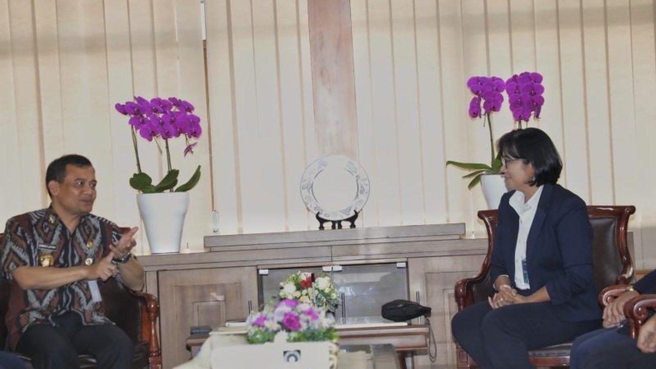 Gubernur Jawa Tengah meminta tindakan tegas terhadap pelaku penerbangan balon udara liar yang membahayakan penerbangan pesawat, menekankan edukasi dan sosialisasi sebagai langkah utama.