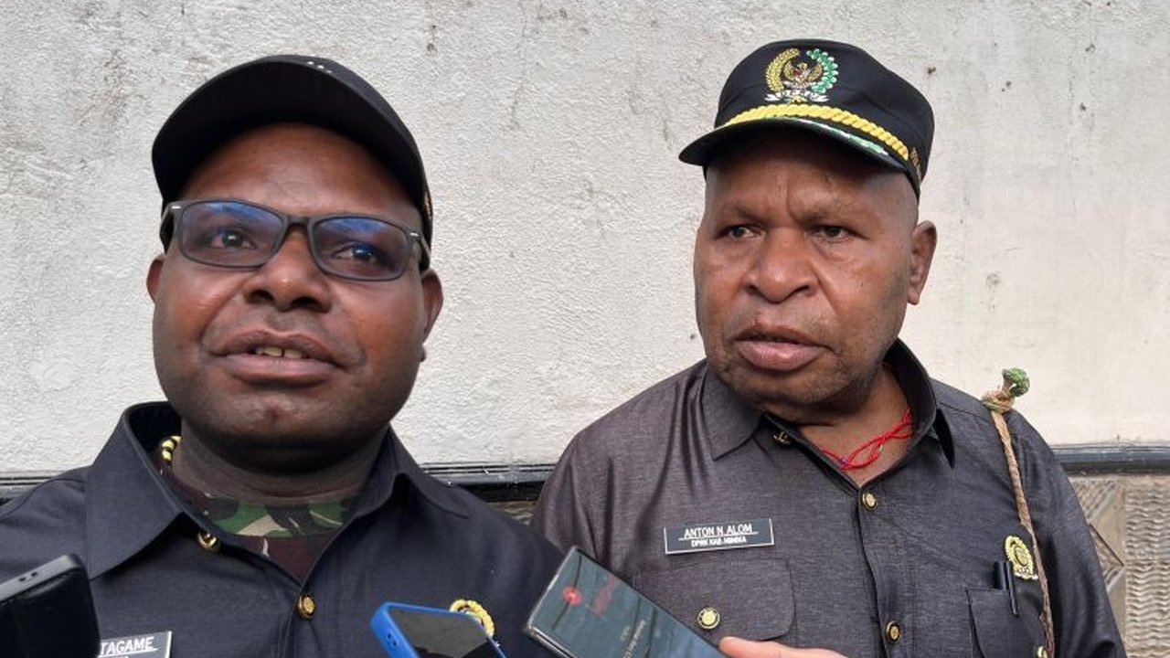 Anggota DPRK Mimika mendesak agar implementasi dana otonomi khusus benar-benar dirasakan oleh Orang Asli Papua (OAP) melalui program-program yang tepat sasaran di bidang pendidikan, kesehatan, dan perekonomian.