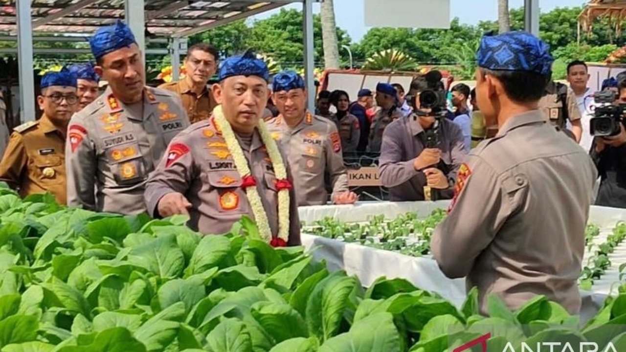 Kapolri Jenderal Listyo Sigit Prabowo meresmikan Balai Poliran Polda Banten sebagai solusi mengatasi pengangguran dan mendukung ketahanan pangan nasional melalui pelatihan vokasi dan kewirausahaan.