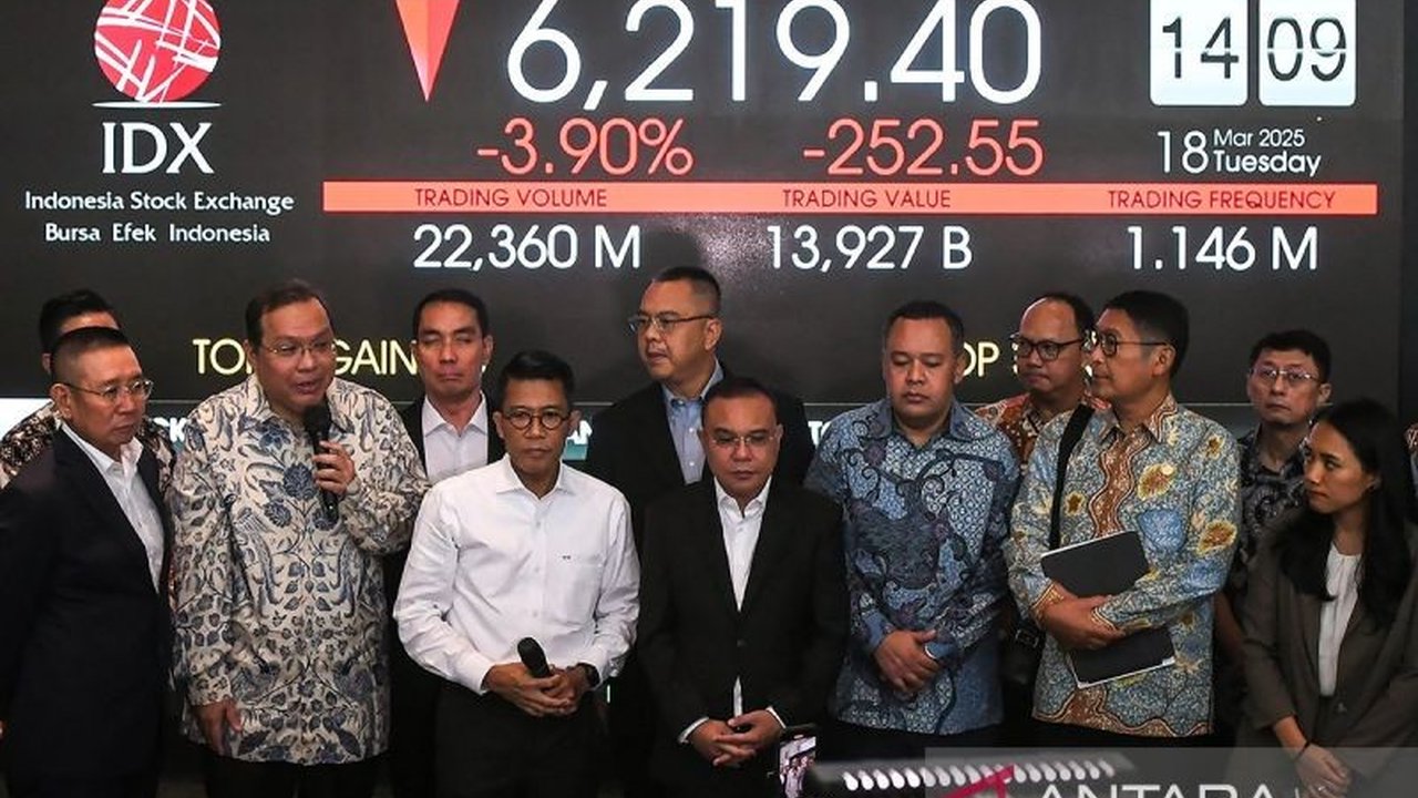 Anjloknya IHSG hingga 3,84 persen pada perdagangan Selasa (18/3) mendorong desakan kepada pemerintah untuk lebih cermat dalam merancang dan menerapkan kebijakan ekonomi.