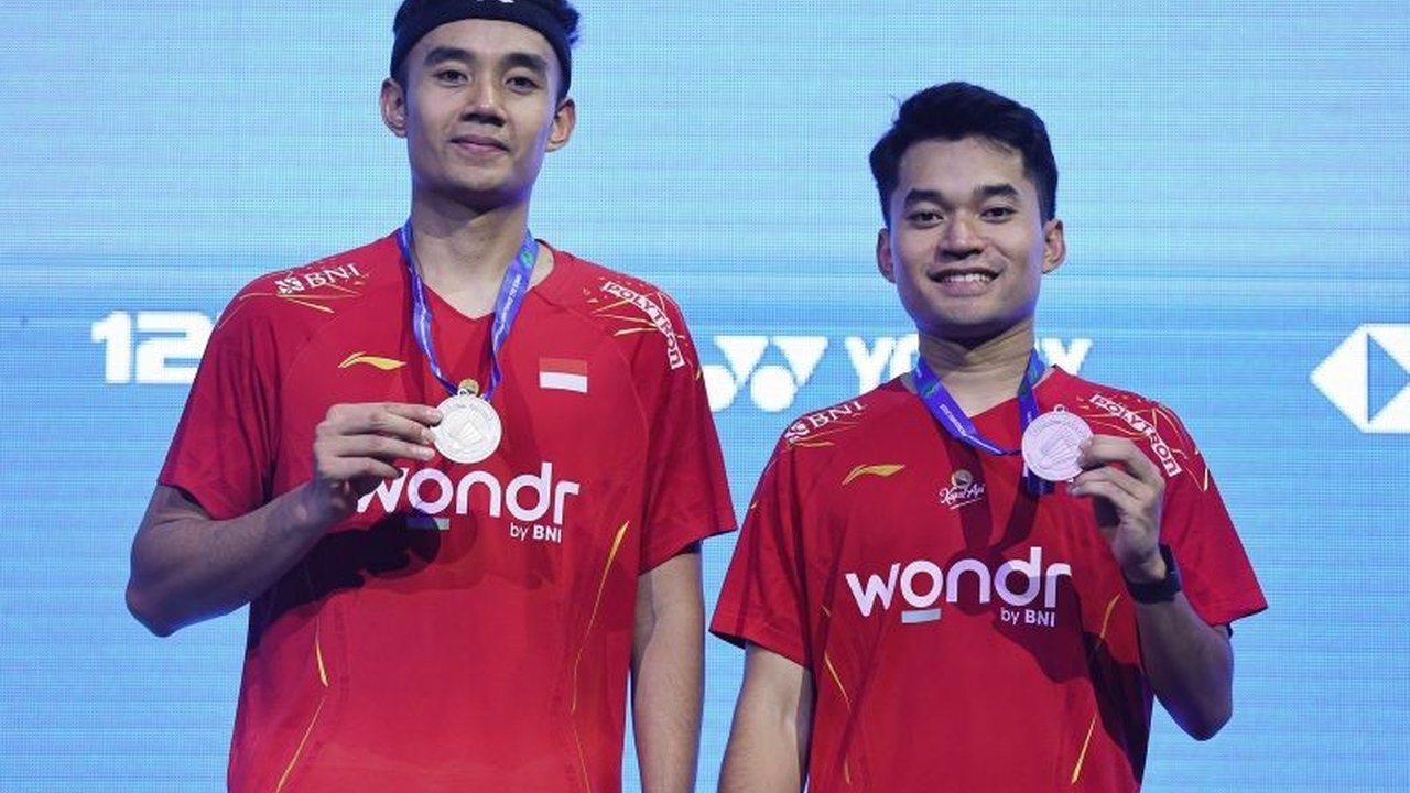 Pasangan ganda putra Leo/Bagas melaju ke final All England 2025, mendorong BNI untuk menegaskan komitmennya dalam mendukung kemajuan bulu tangkis Indonesia di kancah internasional.