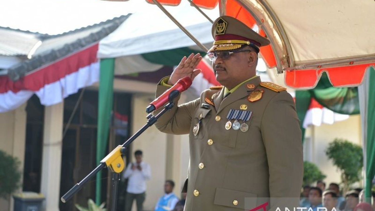 Direktur Jenderal Bina Administrasi Wilayah mengapresiasi tindakan humanis Satpol PP Aceh Barat yang membantu pedagang kaki lima tanpa kekerasan, menjadikan video viral tersebut sebagai contoh profesionalisme.