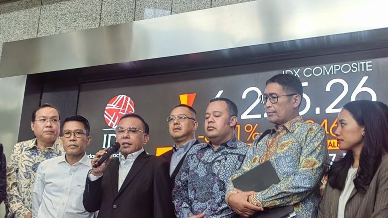Penurunan IHSG hari ini direspons cepat DPR RI; Wakil Ketua DPR Dasco Ahmad memastikan Sri Mulyani tetap menjabat dan kondisi fiskal Indonesia kuat.