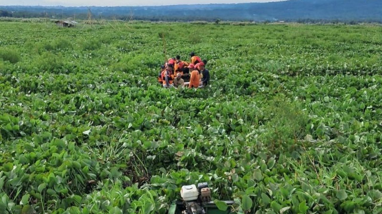 Petualangan menegangkan seorang pencari enceng gondok yang terjebak di tengah Danau Rawapening selama semalaman akhirnya berakhir setelah Tim SAR berhasil melakukan evakuasi.