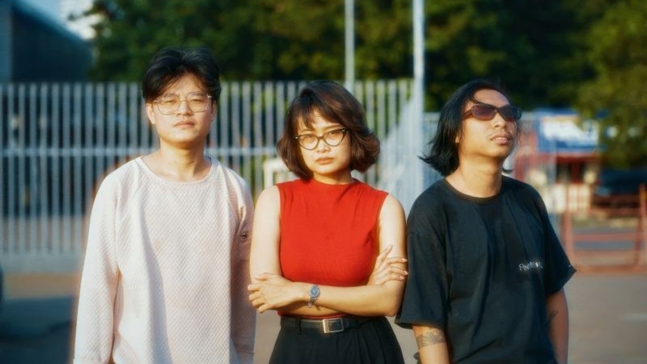 Grup musik MRNMRS luncurkan album perdana 'Bashed Up' setelah melewati proses panjang dan penuh tantangan selama masa pandemi, album ini sudah tersedia di berbagai platform musik digital.