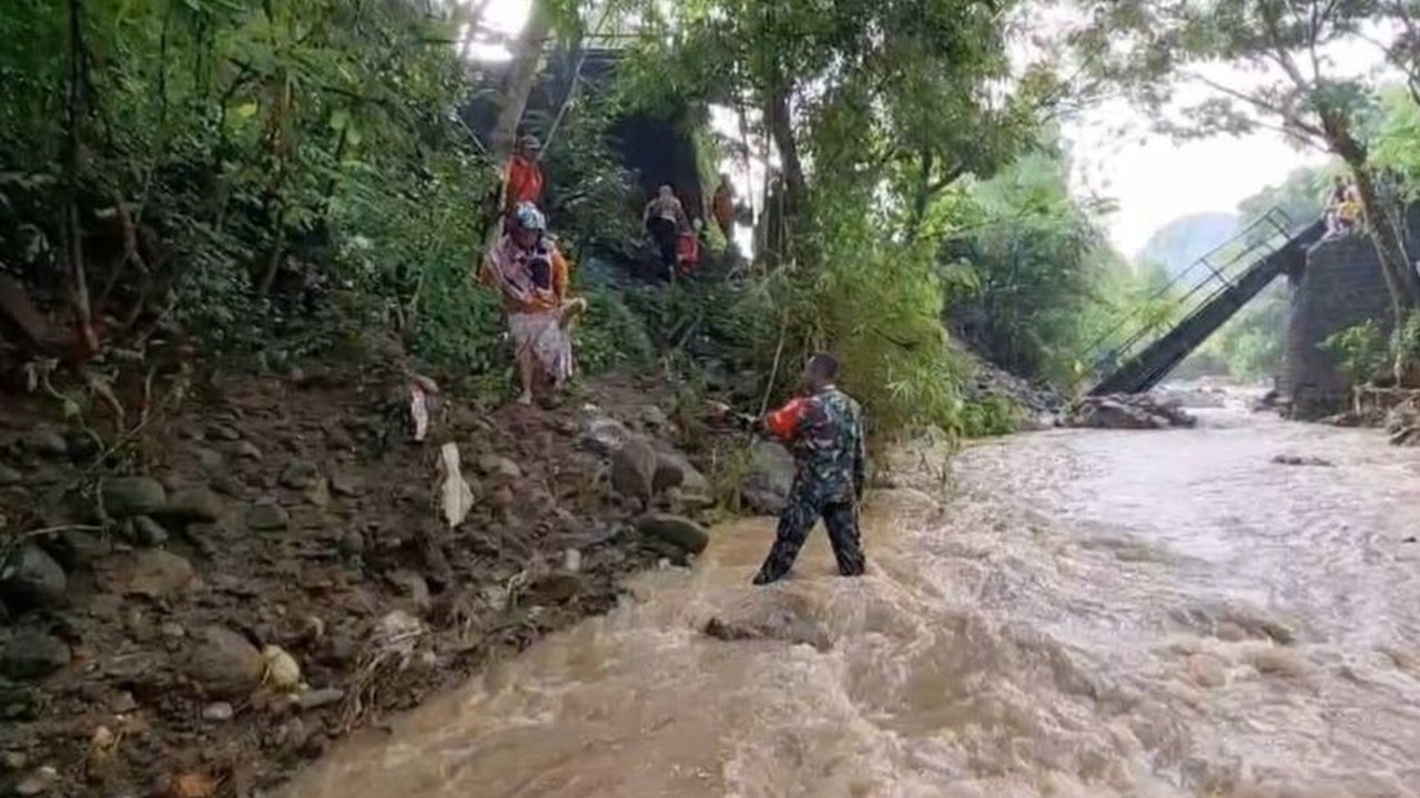 Jembatan Desa Munggu Ambruk, BPBD Ponorogo Bangun Jembatan Darurat