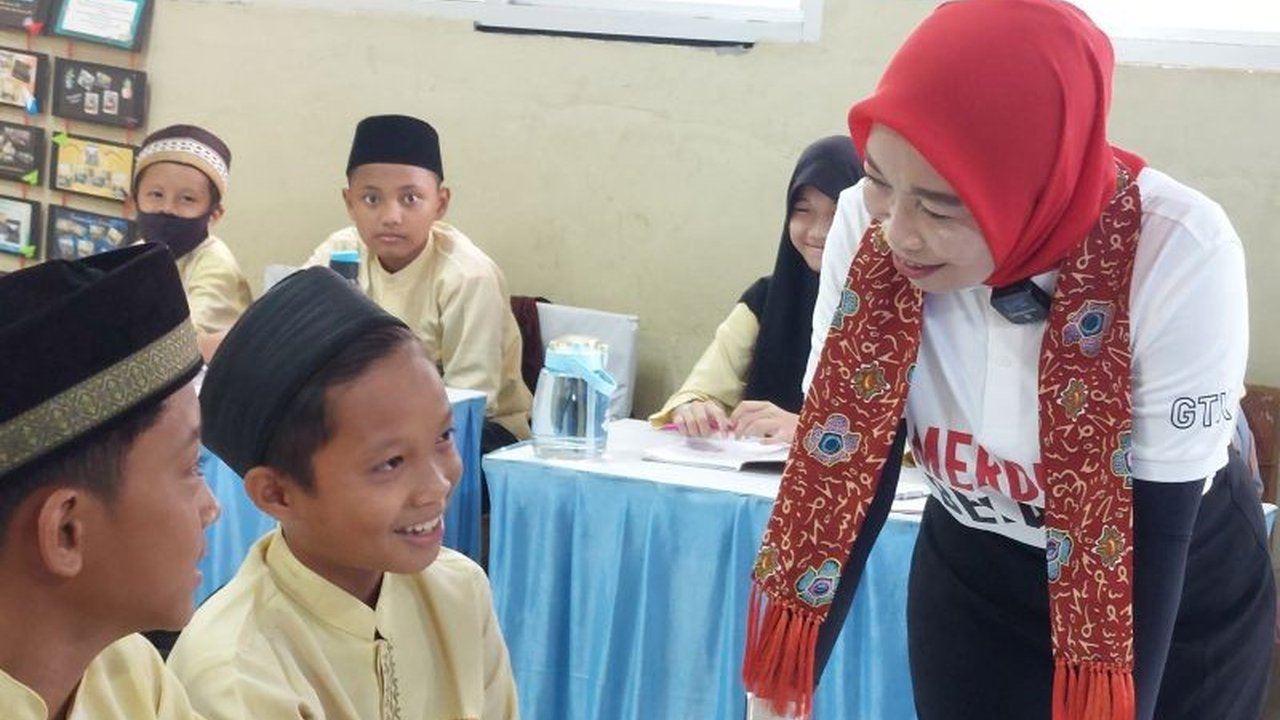 Kemendikbudristek menetapkan kelulusan PPG sebagai syarat utama rekrutmen guru Sekolah Rakyat yang akan dimulai pada tahun ajaran 2025/2026, dengan 50 ribu guru lulusan PPG siap mengikuti seleksi.