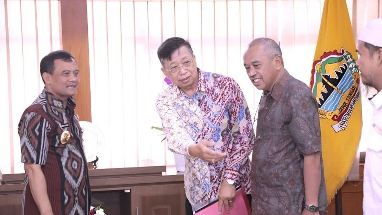 Pembangunan pabrik semen senilai Rp6 triliun di Wonogiri, Jawa Tengah, diproyeksikan menyerap 2.400 tenaga kerja dan mendorong perekonomian daerah.