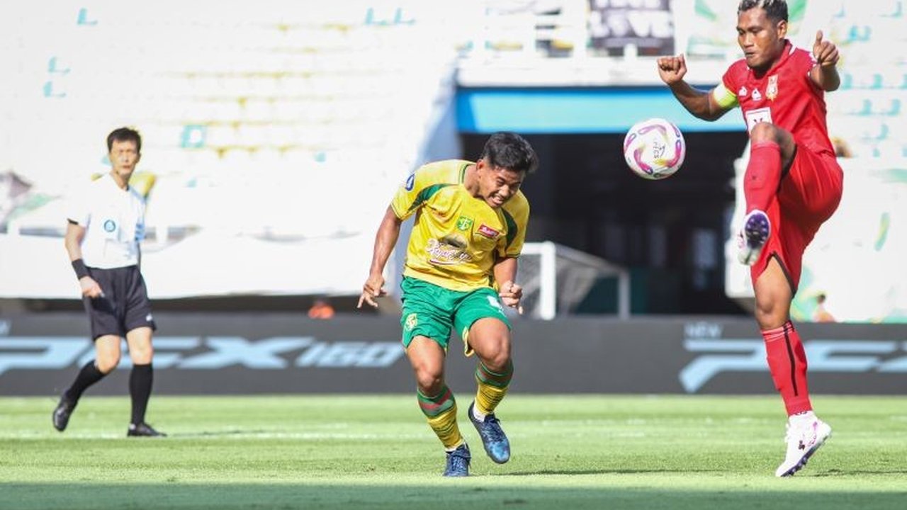 Pemain Persebaya Surabaya, Toni Firmansyah, memanfaatkan libur kompetisi Liga 1 dengan giat berlatih untuk menjaga kebugaran dan mengincar panggilan Timnas U-23.