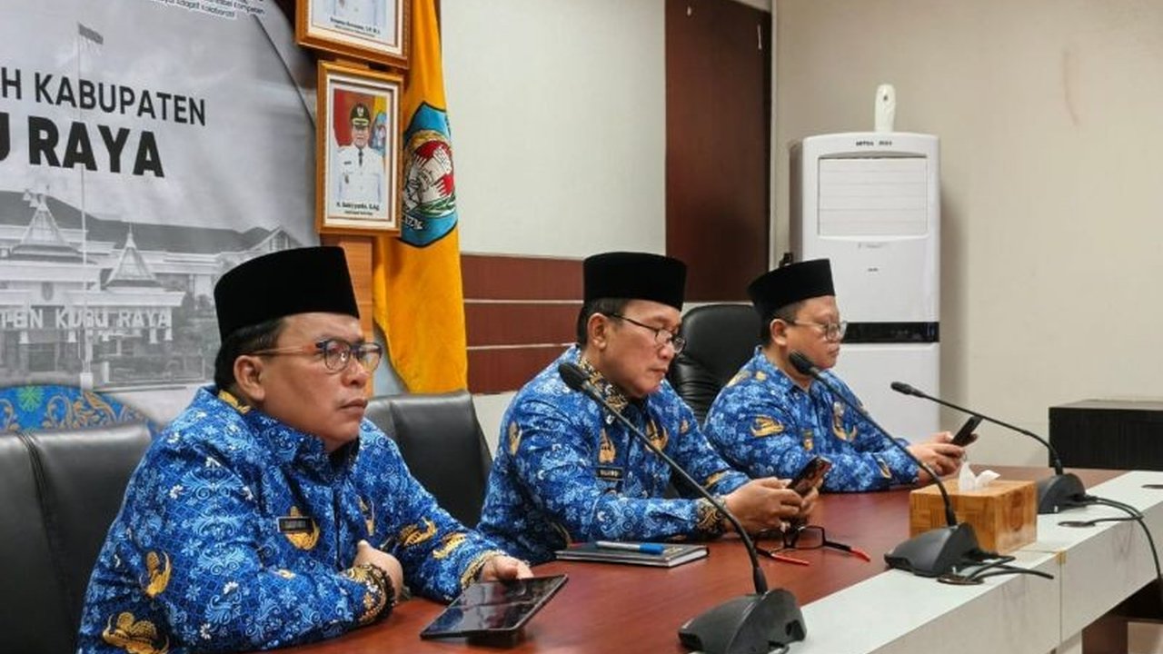 Pemkab Kubu Raya mengalokasikan Rp5 miliar untuk THR bagi tenaga pelayanan masyarakat (TPM) dan pegawai non-ASN, termasuk guru ngaji, guru PAUD, dan dukun beranak, guna membantu persiapan Lebaran.