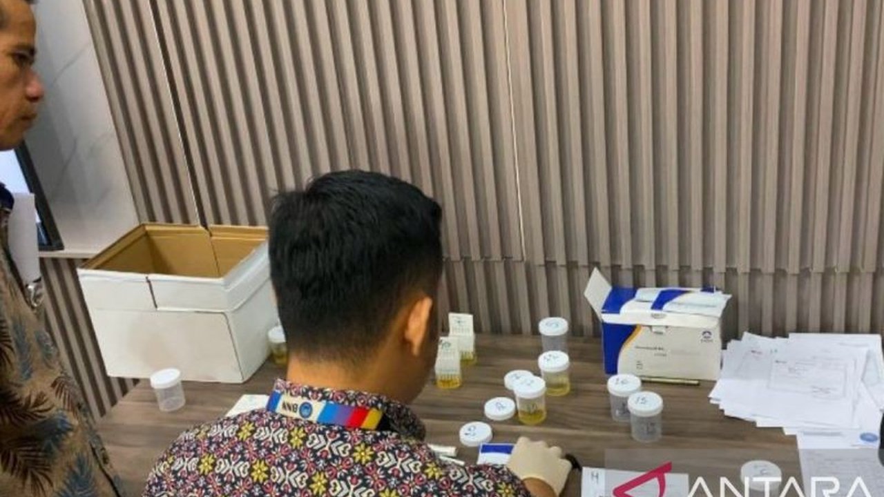 PT KAI Divre II Sumbar gelar tes narkoba acak kepada 20 awak perkeretaapian untuk memastikan keselamatan dan kelancaran perjalanan kereta api selama Lebaran, bekerja sama dengan BNN Sumbar.