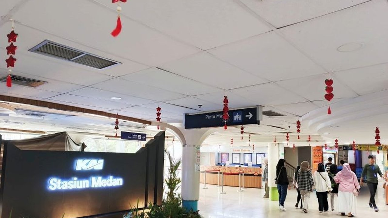 PT KAI Divre I Sumatera Utara memprediksi puncak arus mudik Lebaran 2025 akan terjadi pada 28-30 Maret, dengan tiket terjual telah mencapai 24 persen dari total kapasitas.