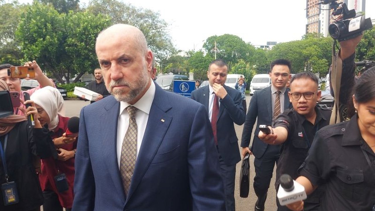 Penasihat Presiden Palestina, Mahmoud Al-Habbash, mengunjungi Istana Kepresidenan Jakarta, membahas dukungan Indonesia terhadap Palestina dan proyek pembangunan RSIA di Gaza.