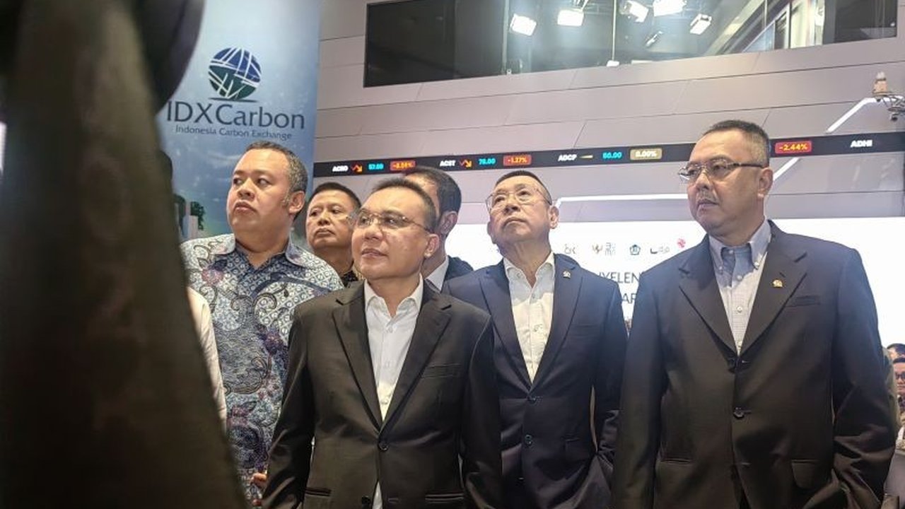 Wakil Ketua DPR RI Dasco Ahmad beserta Komisi XI DPR RI mengunjungi BEI untuk memantau penurunan drastis IHSG dan pembekuan perdagangan sementara yang terjadi pada Selasa, 18 Maret 2023.