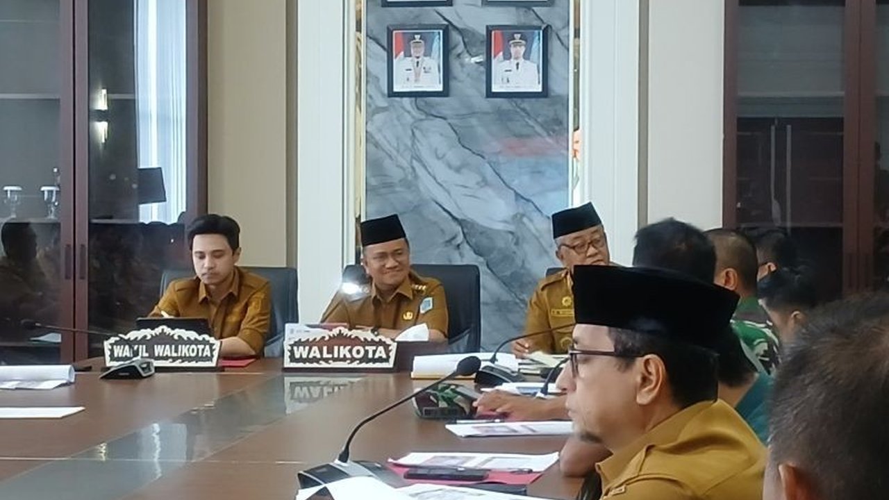 Banjir di Kota Jambi akibat meluapnya Sungai Batanghari telah memaksa Pemkot Jambi menetapkan status tanggap darurat bencana selama tujuh hari ke depan, guna membantu 4.755 jiwa yang terdampak.