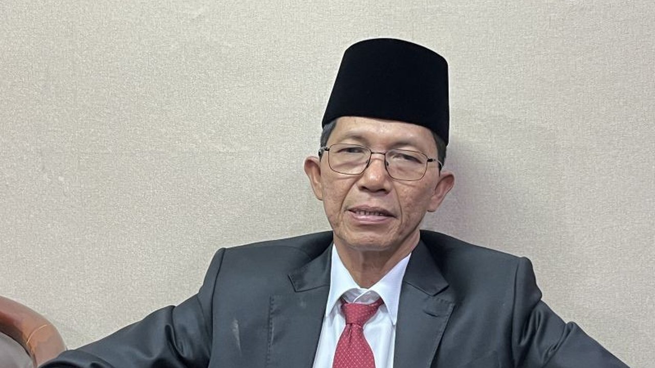 Wali Kota Batam, Amsakar Achmad, mengeluarkan surat edaran yang mengingatkan ASN dan pengusaha untuk menghindari praktik gratifikasi selama Lebaran 2025, demi menjaga integritas dan transparansi pemerintahan.