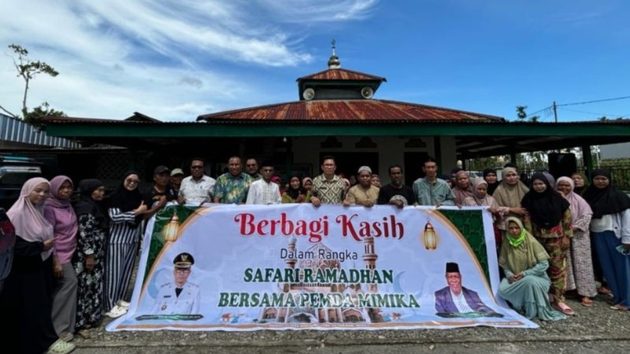 Pemerintah Kabupaten Mimika menyerahkan bantuan bahan pokok kepada enam masjid dan pesantren dalam safari Ramadhan, sebagai wujud syukur dan kebersamaan di bulan suci.