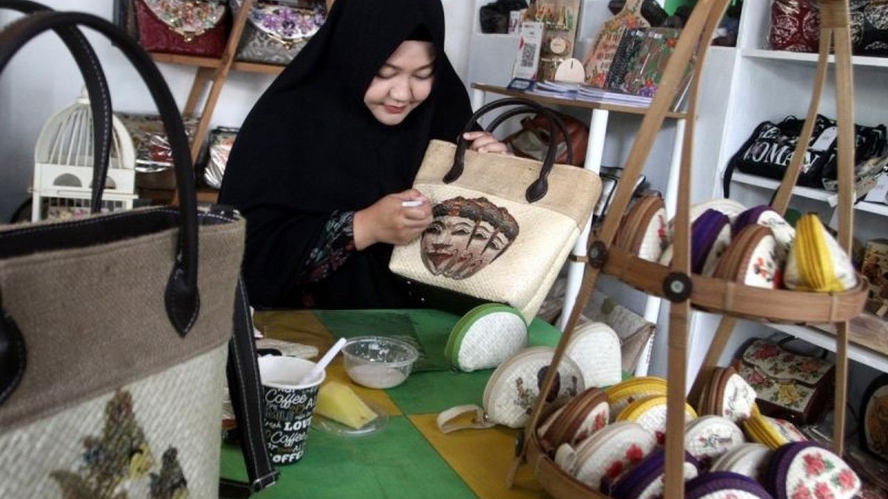 Penyaluran Kredit Usaha Rakyat (KUR) hingga 16 Maret 2025 mencapai Rp44,73 triliun kepada 788.237 debitur, mendorong pertumbuhan UMKM di Indonesia.