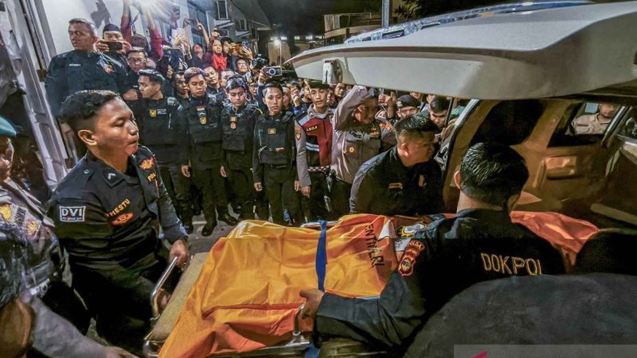 Polda Lampung ungkap hasil autopsi tiga polisi yang gugur saat penggerebekan judi sabung ayam di Way Kanan; luka tembak fatal jadi penyebab kematian.