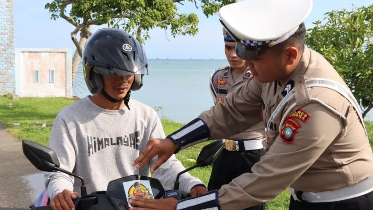 Jelang mudik Lebaran 2025, Polres Lingga gencar sosialisasikan hotline 110 untuk keamanan dan bantuan darurat bagi pemudik di Kepulauan Riau.