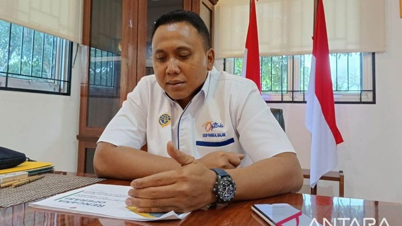 Kepala KSOP Kelas IV Pangkalbalam memastikan efisiensi anggaran tidak akan mengurangi kualitas pelayanan angkutan laut mudik Lebaran 2025 di Pelabuhan Pangkalbalam, meskipun beberapa fasilitas pendukung dikurangi.