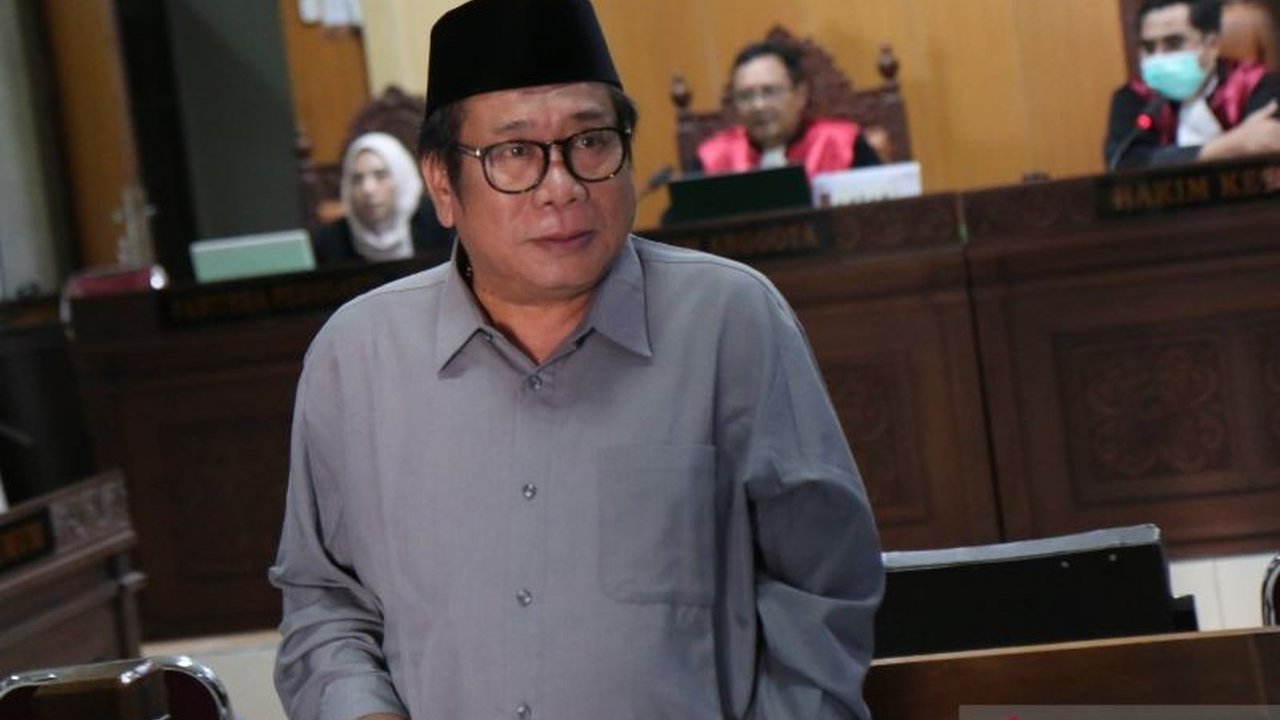 Polda NTB menetapkan mantan Bupati Lombok Tengah, Muhammad Suhaili Fadhil Thohir, sebagai tersangka kasus dugaan penipuan dan penggelapan uang senilai Rp1,5 miliar terkait bisnis kuliner.