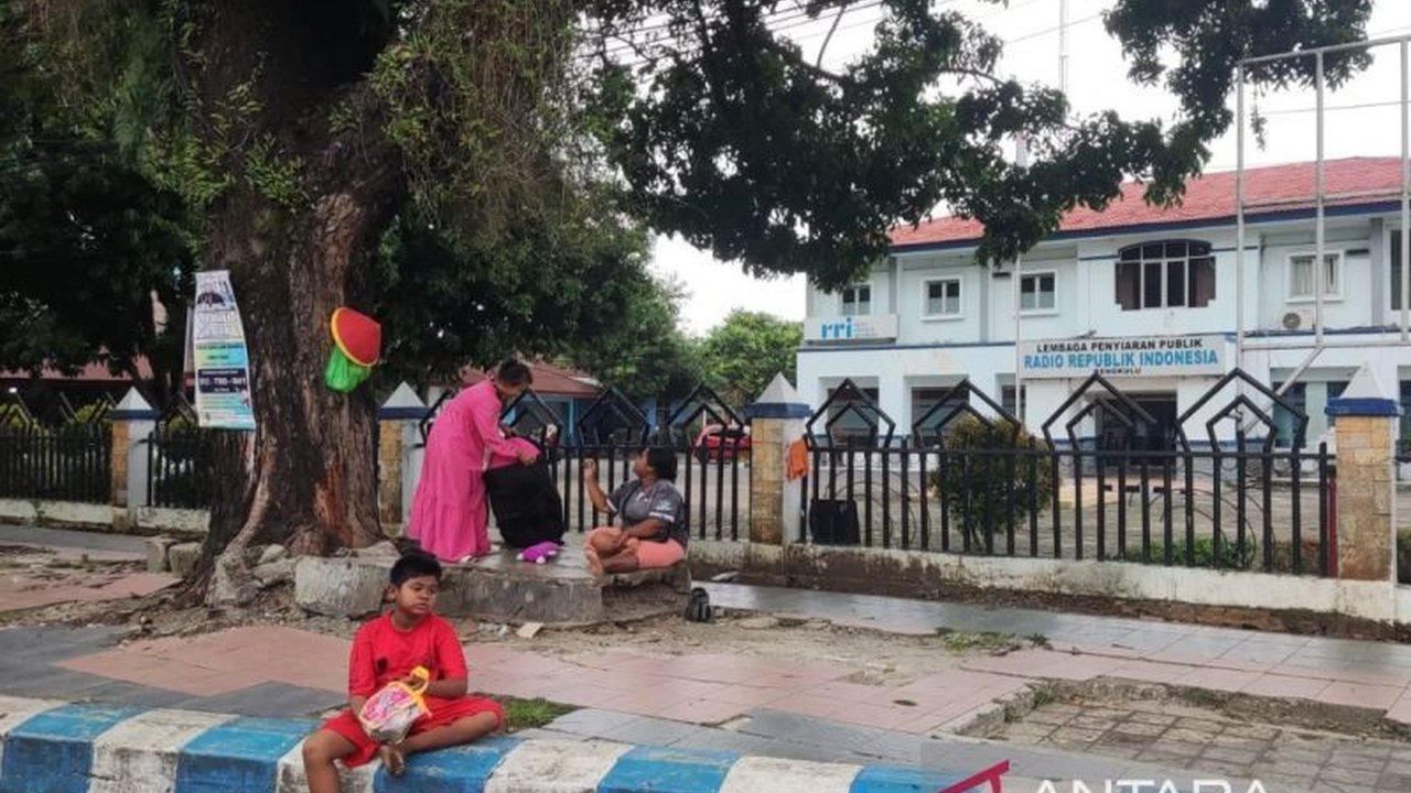 Pemerintah Kota Bengkulu giat memberantas gelandangan dan pengemis (gepeng) dengan pendekatan pemberdayaan dan pelatihan keterampilan, bukan sekadar penertiban.