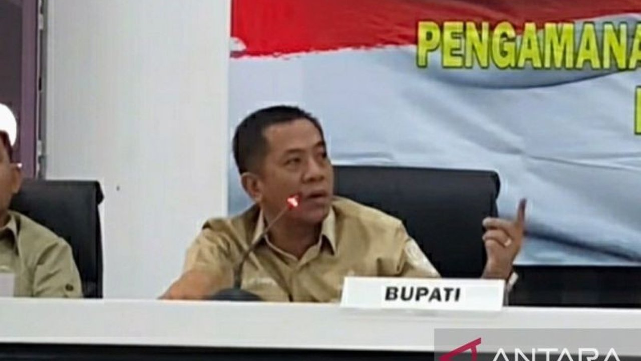 Bupati Karawang memastikan perbaikan jalur mudik alternatif, termasuk jalan raya Tanjungpura hingga Cikalong, akan selesai sebelum 25 Maret 2025, sehingga siap dilalui pemudik Lebaran.