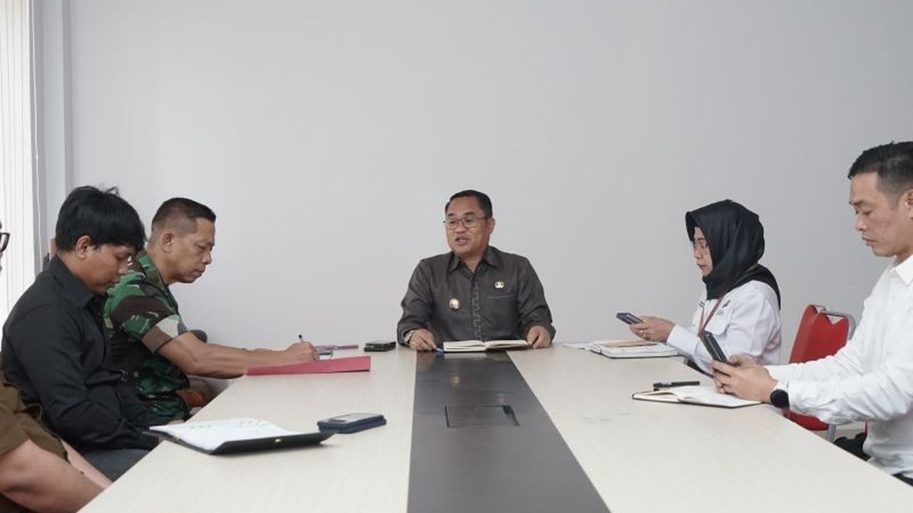 Pemerintah Kabupaten Sigi segera merumuskan langkah-langkah untuk mengatasi dampak negatif pertambangan emas ilegal di Kecamatan Lindu, yang mengancam lingkungan dan masyarakat.