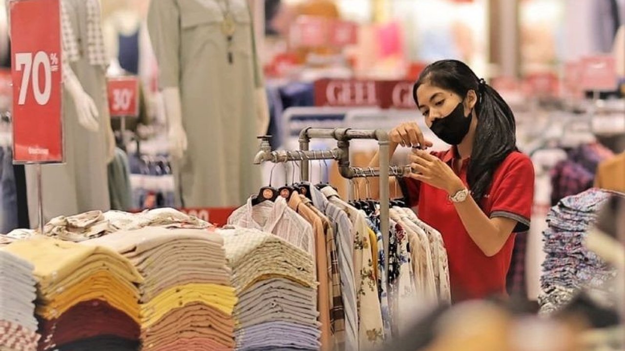 Disnaker KUKM Kota Madiun membuka posko pengaduan THR Lebaran 2025 untuk memfasilitasi permasalahan pencairan THR dan BHR bagi pekerja di Kota Madiun, Jawa Timur.