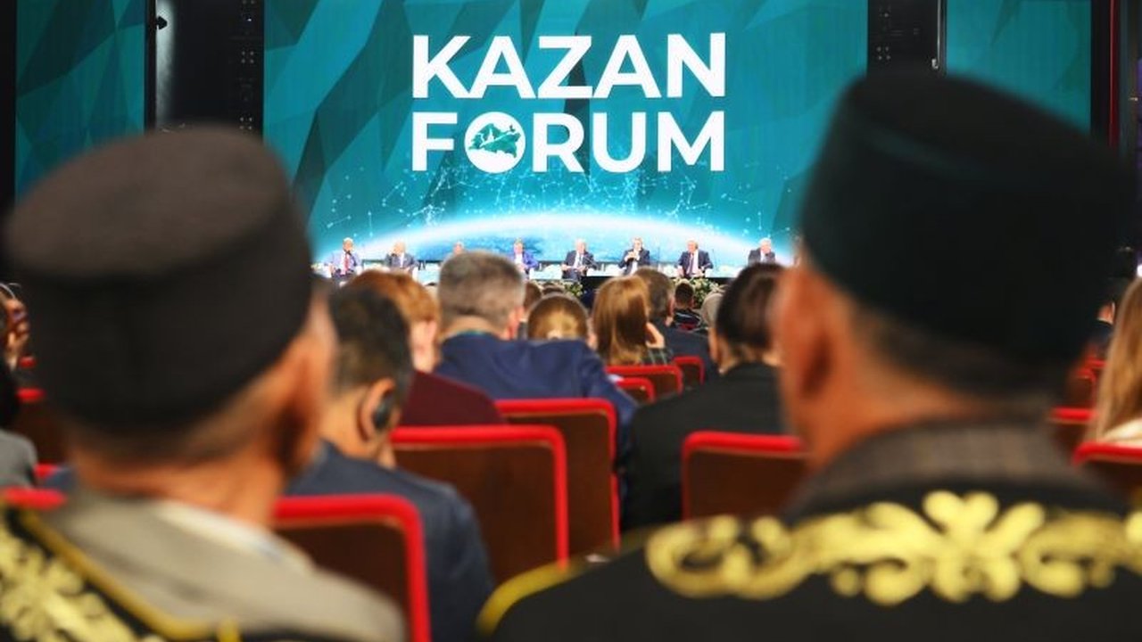 Rusia berencana membentuk pasar bursa saham syariah untuk menarik investasi dari negara-negara OKI, termasuk Indonesia, dengan proyeksi investasi lebih dari US$10 miliar.