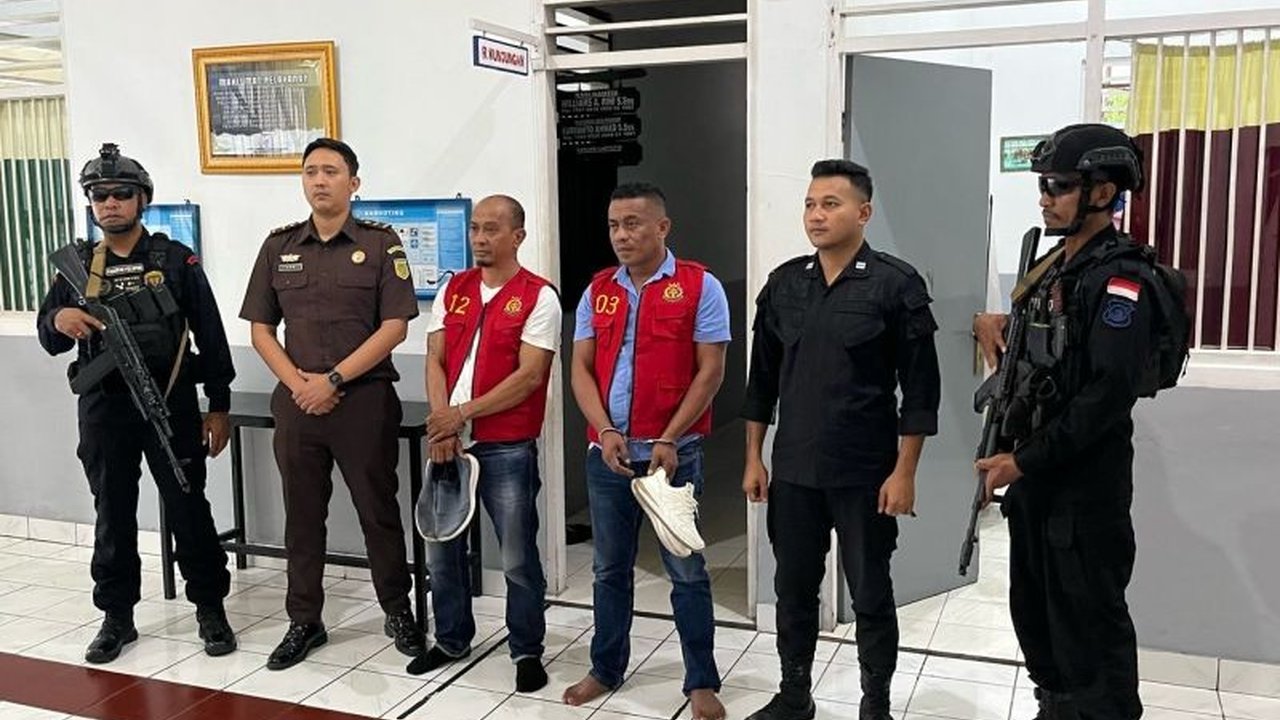 Kejaksaan Negeri Ende menahan anggota DPRD Ende, Yohanes Kaki, dan Cypianus Lenggoyo, terkait dugaan korupsi proyek normalisasi kali senilai Rp638 juta pada tahun 2016.