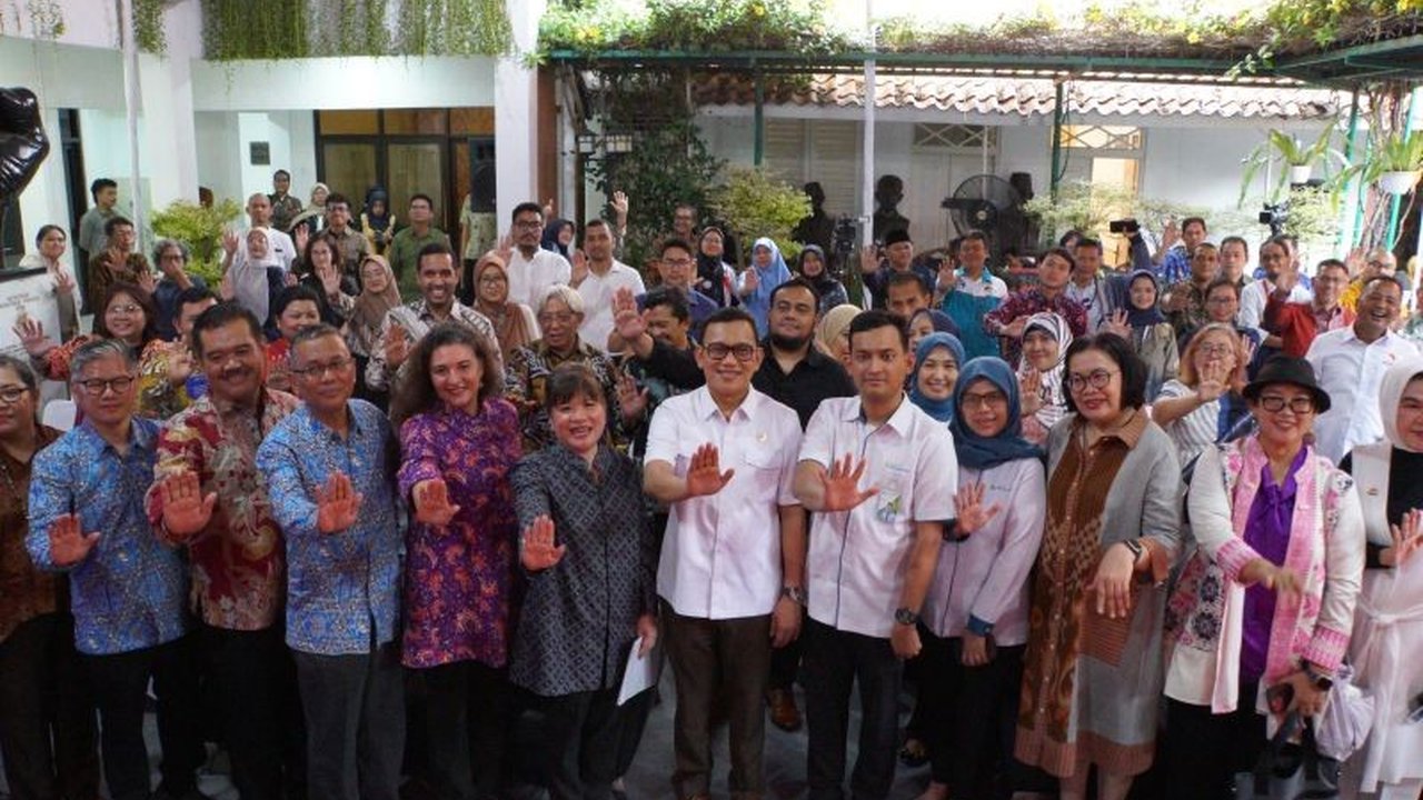 Menteri P2MI, Abdul Kadir Karding, berkomitmen membenahi tata kelola perekrutan PMI agar lebih adil dan responsif gender, dimulai dari tingkat desa hingga penegakan hukum pada oknum yang curang.