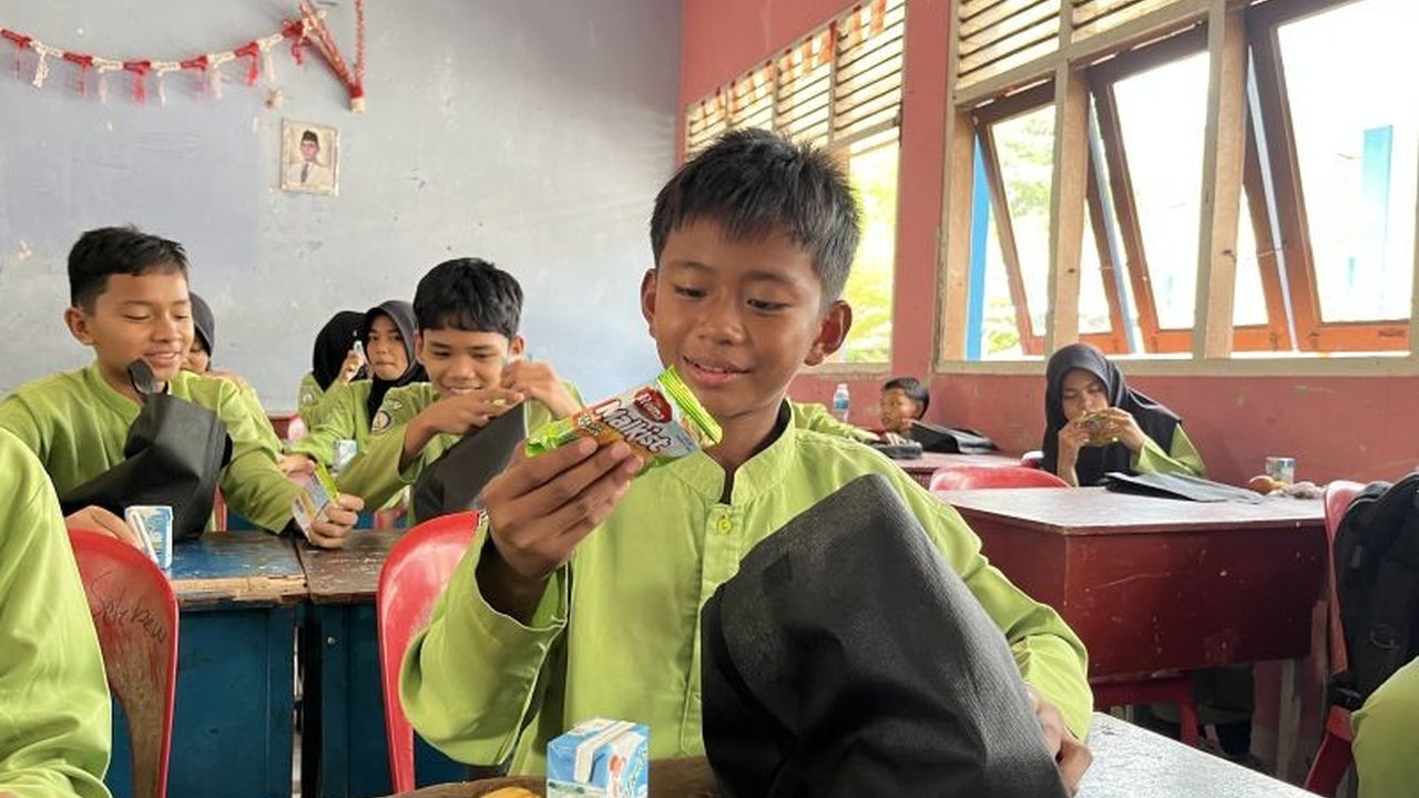 Program Makan Bergizi Gratis (MBG) di Batam telah menjangkau 16.844 siswa dari 22 sekolah, dengan enam dapur pusat yang beroperasi dan rencana perluasan ke pulau-pulau terluar.
