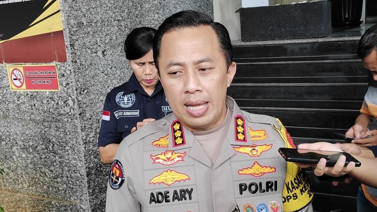 Polda Metro Jaya mengimbau masyarakat untuk mewaspadai meningkatnya kejahatan di rumah kosong saat mudik Lebaran, dengan modus pencuri yang memanfaatkan lampu rumah yang menyala sebagai indikator rumah kosong.