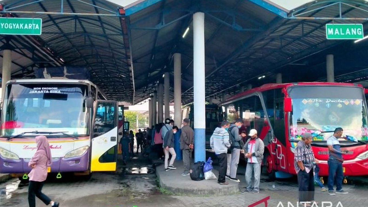 Pemerintah Provinsi NTB menetapkan tarif batas atas angkutan AKDP non-ekonomi untuk Lebaran 2025 tanpa kenaikan, dengan tambahan kelas sleeper, memastikan mudik tetap aman dan terjangkau.