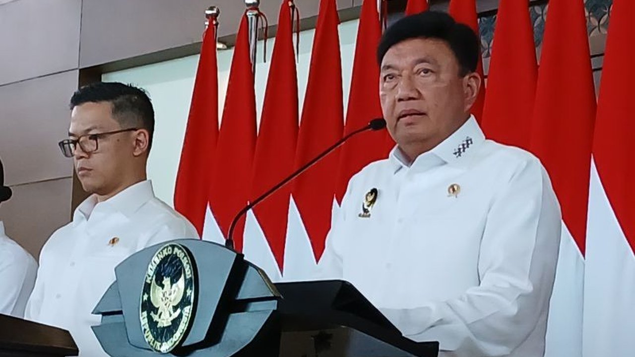 554 WNI korban penipuan daring di Myawaddy telah dievakuasi; Menko Polkam ungkap penyiksaan fisik dan psikis yang dialami para korban, serta langkah pemerintah untuk menindak pelaku.