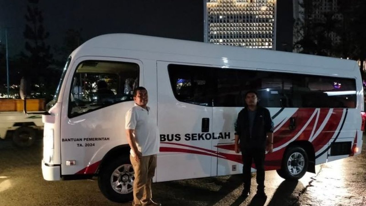 Pemerintah Kabupaten Kepulauan Mentawai memanfaatkan bantuan mobil sekolah dari Kemenhub RI untuk mengatasi kesulitan transportasi siswa di Pulau Sikakap, terutama bagi mereka yang tinggal jauh dari sekolah.